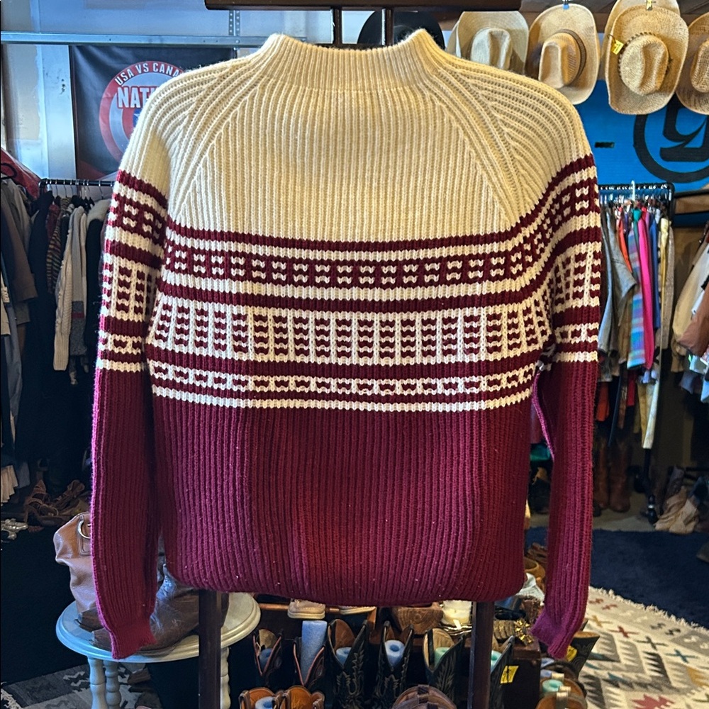 Vintage Women's Cream and Red Patterned Sweater